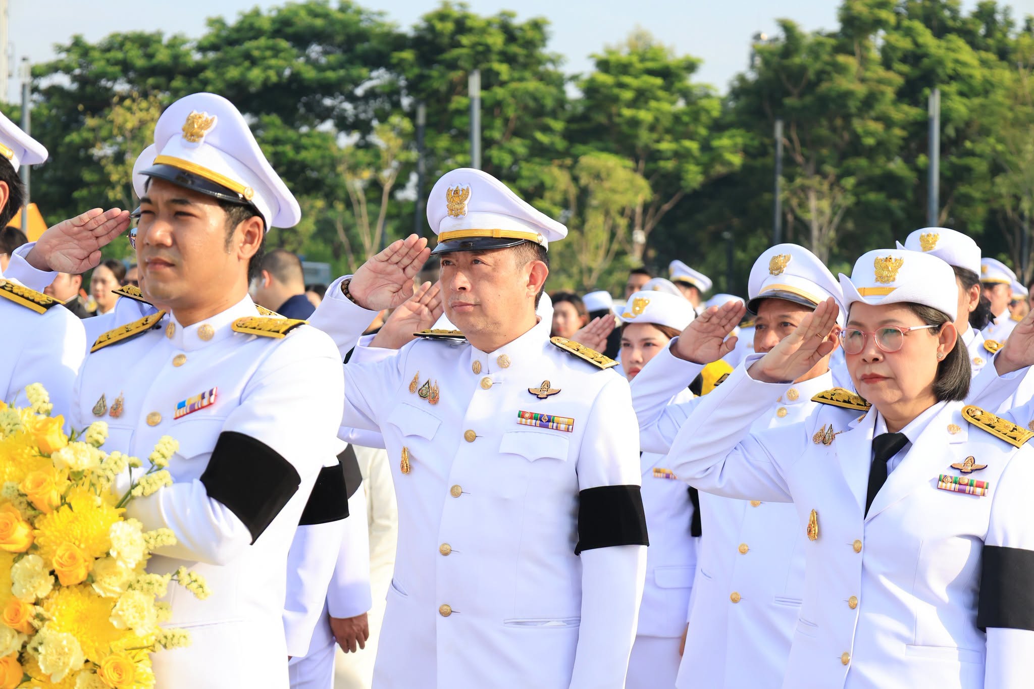 title - ส.ป.ก. ร่วมวางพวงมาลาถวายบังคมพระบรมราชานุสาวรีย์พระบาทสมเด็จพระบรมชนกาธิเบศร มหาภูมิพลอดุลยเดชมหาราช บรมนาถบพิตร เนื่องใน 